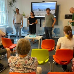 „Heimatkunde“, ein Dokumentarfilm von Christian Bäucker, Filmvorführung und Diskussion in Anwesenheit des Regisseurs, Moderation: Judith Kretzschmar, Jörn-Michael Goll (v.r.n.l.) im Schulmuseum Leipzig